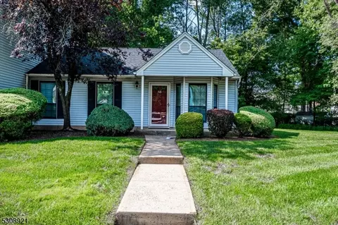 706 Maplecrest Rd, Edison, NJ 08820