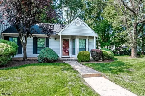 706 Maplecrest Rd, Edison, NJ 08820 photo 2