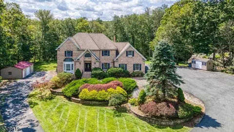 19 Melinda Ln, West Milford Twp, NJ 07421