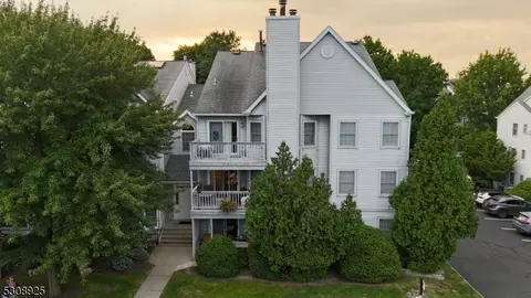 54 Quartz Ln, Paterson, NJ 07501