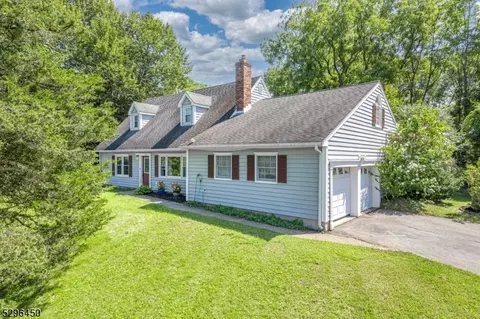 10 Carol Dr, Vernon Twp, NJ 07418
