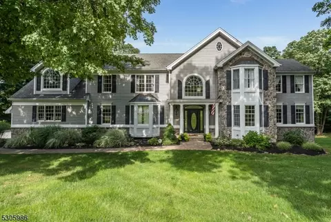 13 Carhart Ct, Union Twp, NJ 08867