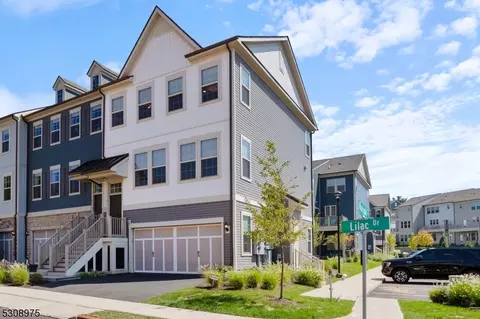 8 Lilac Dr, Warren, NJ 07059