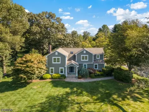 20 Mountain View Dr, Chester, NJ 07930