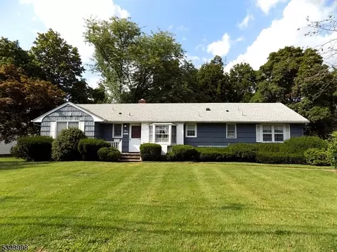 5 Woodland Pl, Pequannock Twp, NJ 07444