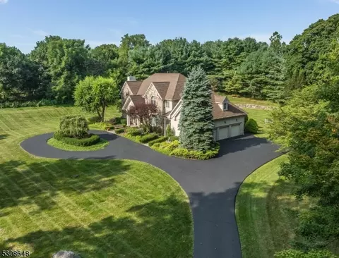 15 Old Mine Rd, Lebanon, NJ 08833