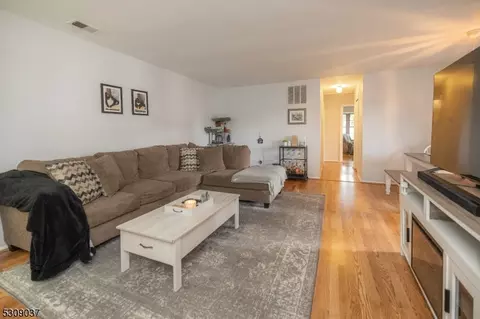 39 Foxhall # B, Middlesex, NJ 08846 photo 4