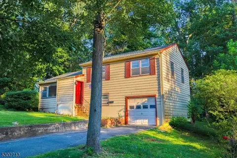 24 Sand Hill Rd, Morristown, NJ 07960