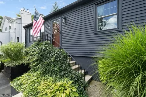 8 Glenwood Rd, Jefferson, NJ 07849