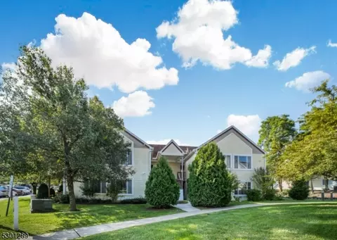 124 Falcon Ridge Way #124, Hamburg, NJ 07419