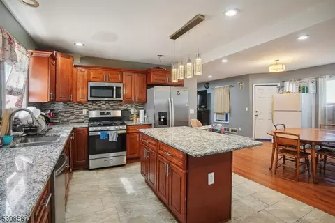 209 Leland Ave, Plainfield, NJ 07062 photo 2