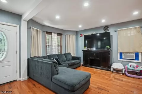 209 Leland Ave, Plainfield, NJ 07062 photo 3