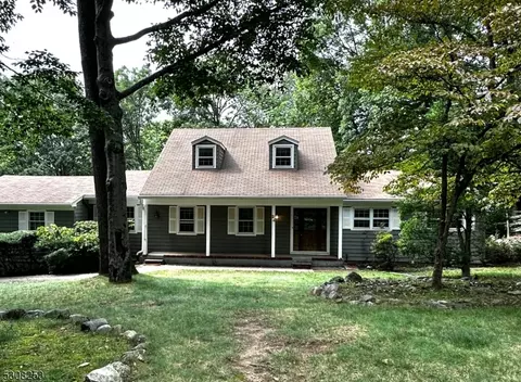 24 Beech Dr, Morris Plains, NJ 07950