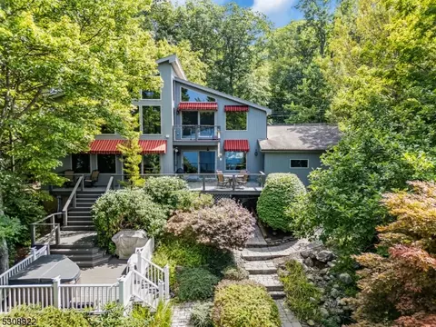 25 Lake End Rd, Rockaway Twp, NJ 07435