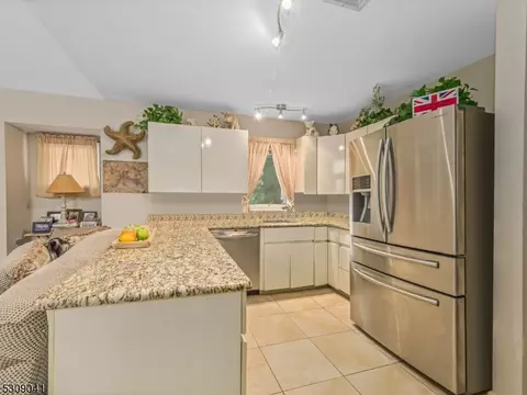 83 Worcester Dr, Wayne, NJ 07470 photo 14