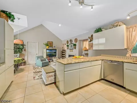 83 Worcester Dr, Wayne, NJ 07470 photo 16