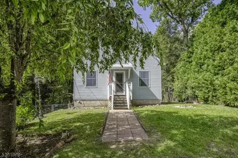 8 Ormond Rd, West Milford Twp, NJ 07421