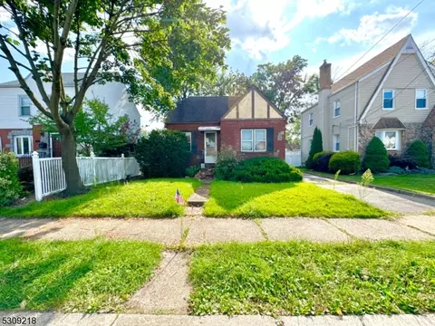 143 Bogert St, Totowa, NJ 07512