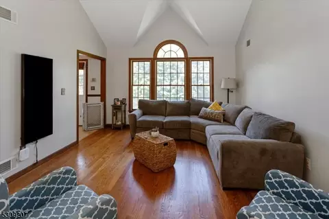 8 Maple Pl, Andover, NJ 07821 photo 5