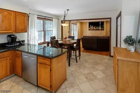 8 Maple Pl, Andover, NJ 07821 photo 10