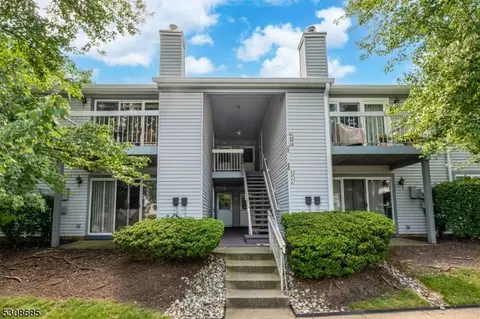 42 Beaconsfield Pl, Somerset, NJ 08873