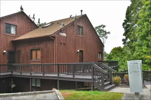 6 Steamboat Dr #1, Vernon, NJ 07462