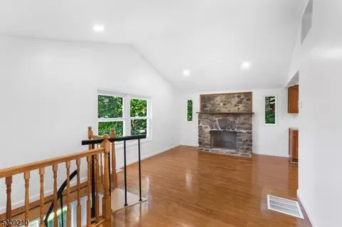 35 Lyons Rd, Jefferson, NJ 07438 photo 4