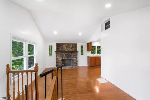 35 Lyons Rd, Jefferson, NJ 07438 photo 5