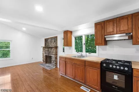35 Lyons Rd, Jefferson, NJ 07438 photo 8