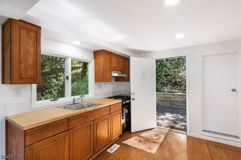 35 Lyons Rd, Jefferson, NJ 07438 photo 10