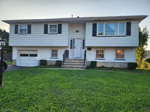27 Garfield Pl, Totowa, NJ 07512