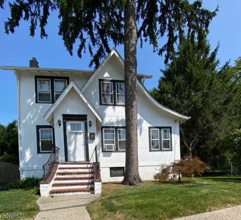 27 Bridge St, Bergenfield, NJ 07621