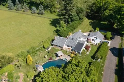 81 Mountaintop Rd, Bernardsville, NJ 07924