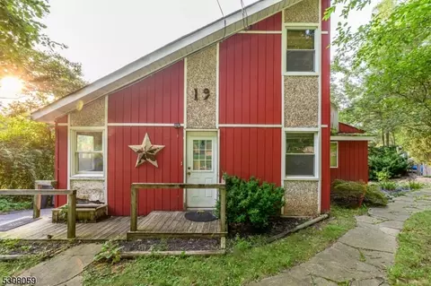 19 Camille Dr, Jefferson, NJ 07849