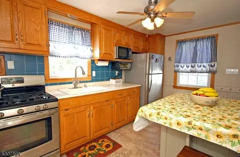 416 Edgeworth St, Middlesex, NJ 08846 photo 9