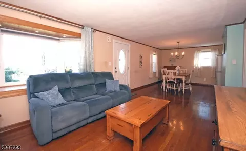 416 Edgeworth St, Middlesex, NJ 08846 photo 5