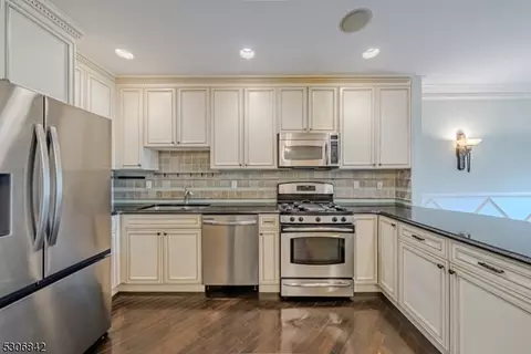 78 Eggers Ct, Summit, NJ 07901 photo 9