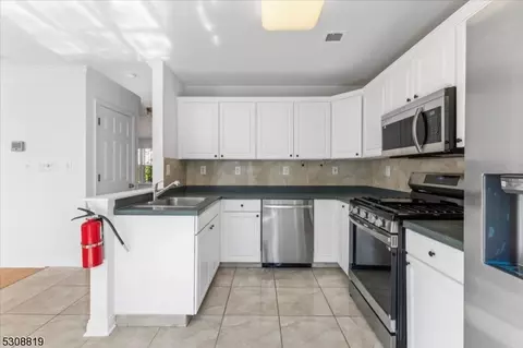 306 Enclave Ln, Bedminster, NJ 07921 photo 9