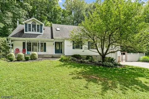 6 Wood Dale Ct, Sussex, NJ 07461