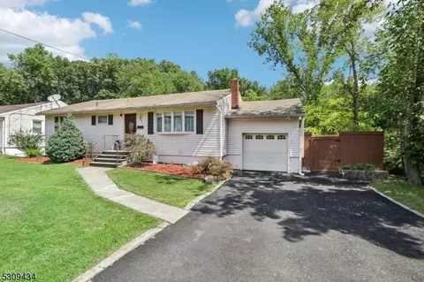50 Star Lake Rd, Bloomingdale, NJ 07403