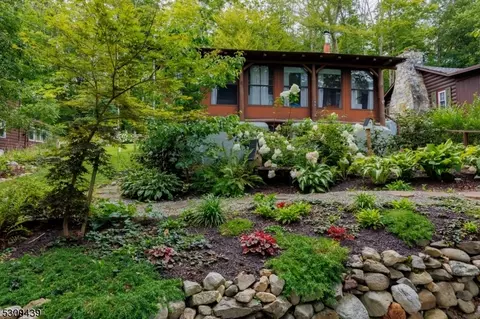 95 Lakeside Dr, Sussex, NJ 07461