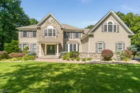 20 Forest Ridge Dr, Hackettstown, NJ 07840