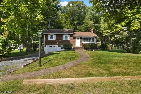 9 Hallvard Ter, Rockaway Twp, NJ 07866