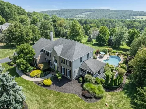 21 Alpaugh Dr, Bethlehem Twp, NJ 08802