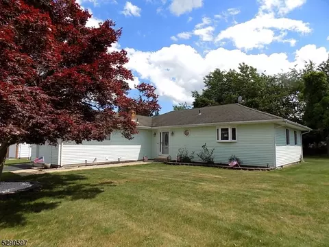83 Barbuda St, Toms River, NJ 08757