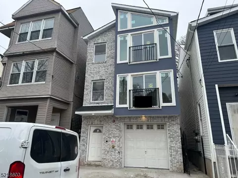867 S 18th St, Newark, NJ 07108