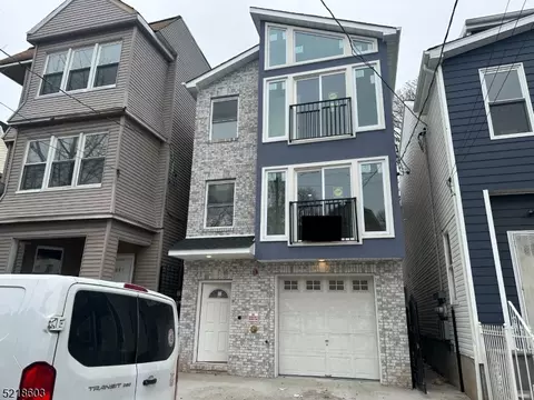 867 S 18th St, Newark, NJ 07108