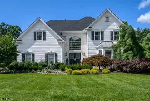 10 Scheurman Ter, Green Brook, NJ 08812