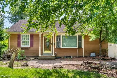 5 Loyola Pl, Oakland, NJ 07436