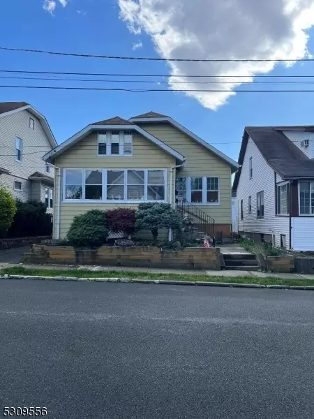 15 Lynden Pl, Totowa, NJ 07512